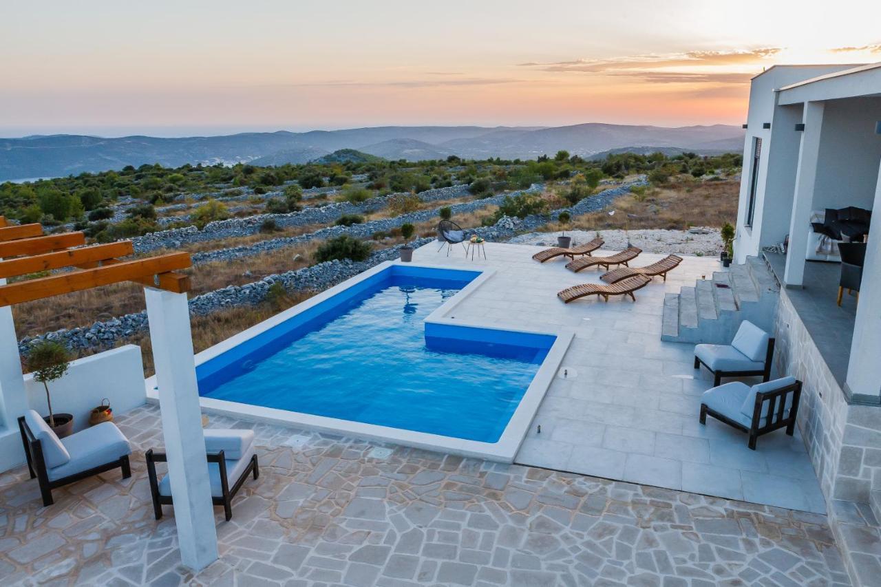 Villa Zlatno Sunce In The Hills Near Trogir Vrsine Buitenkant foto