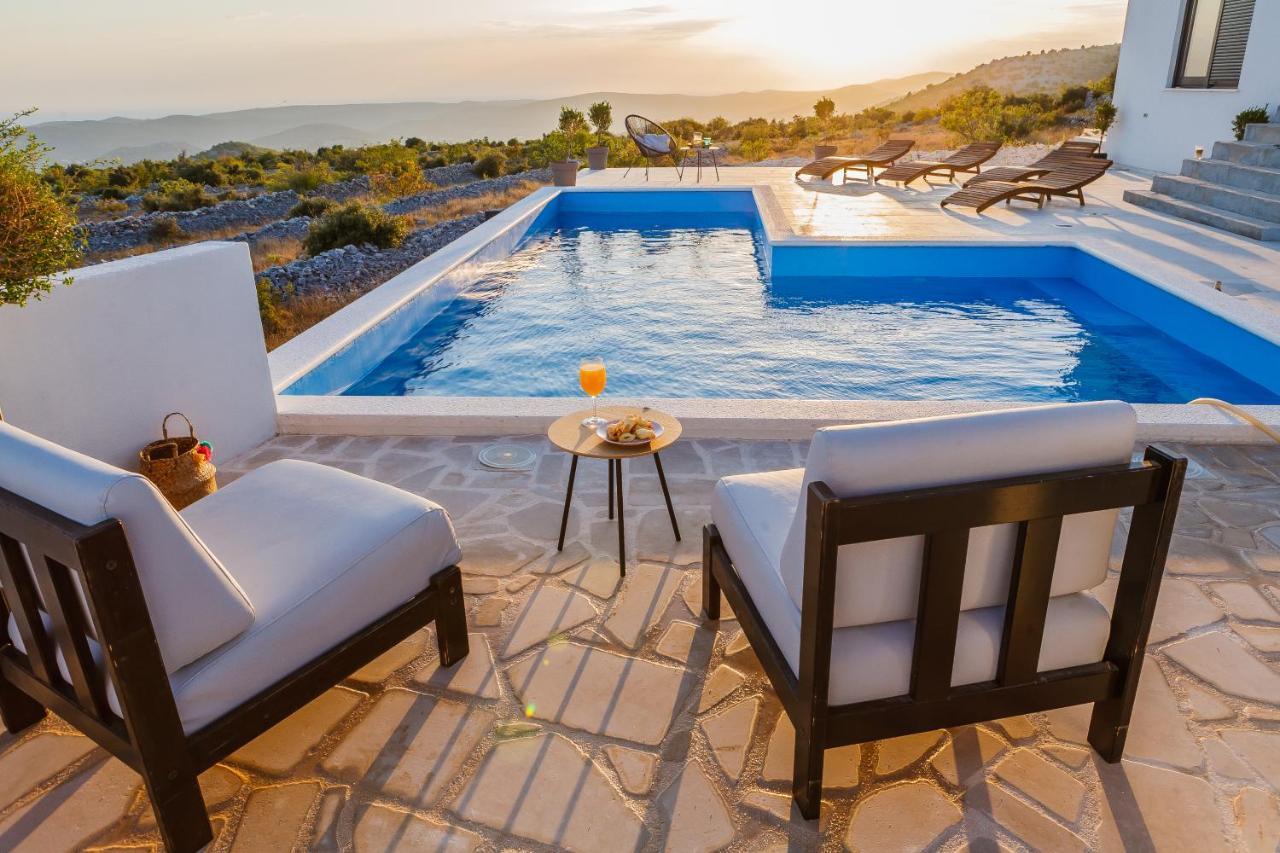 Villa Zlatno Sunce In The Hills Near Trogir Vrsine Buitenkant foto