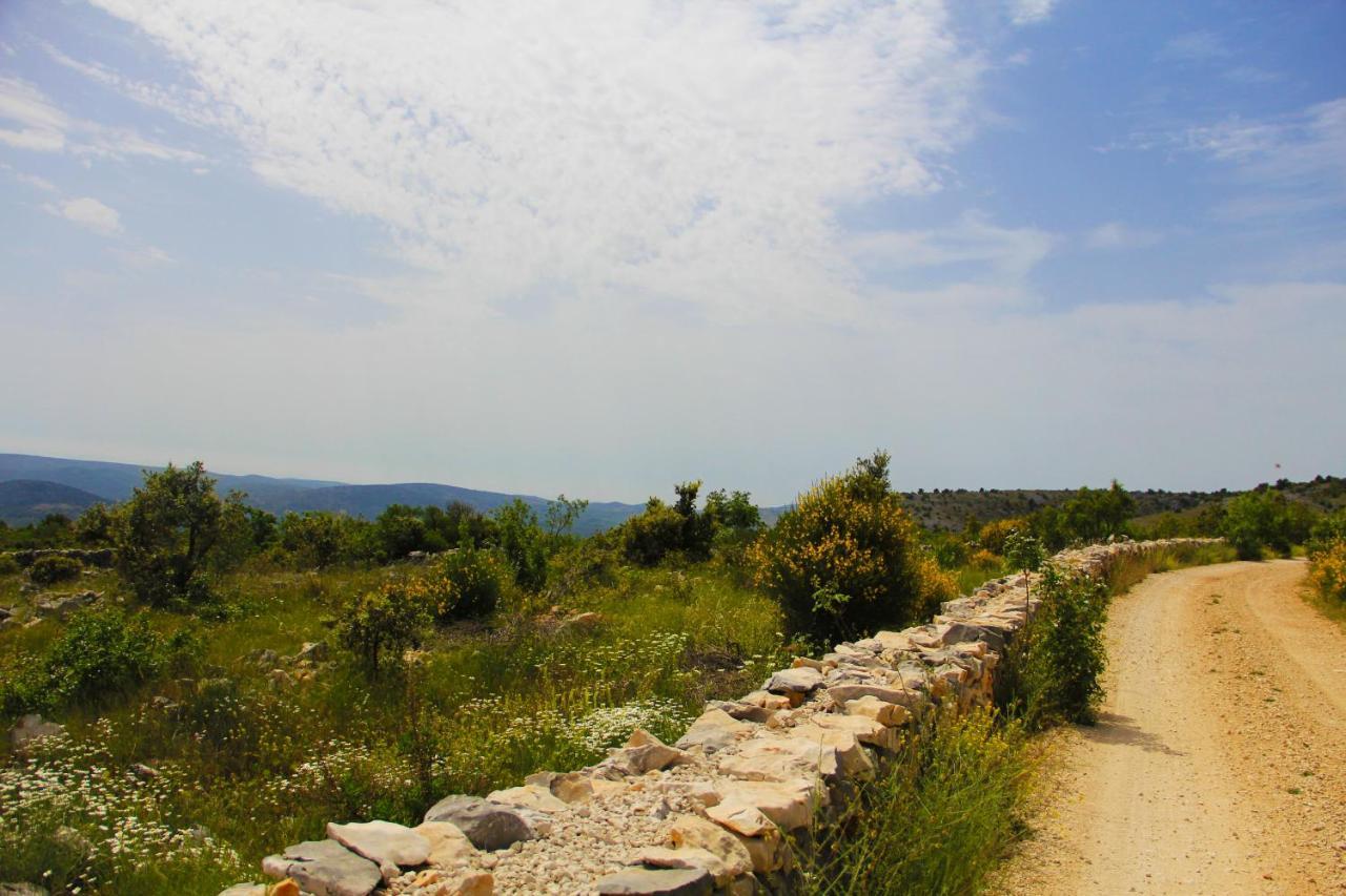 Villa Zlatno Sunce In The Hills Near Trogir Vrsine Buitenkant foto
