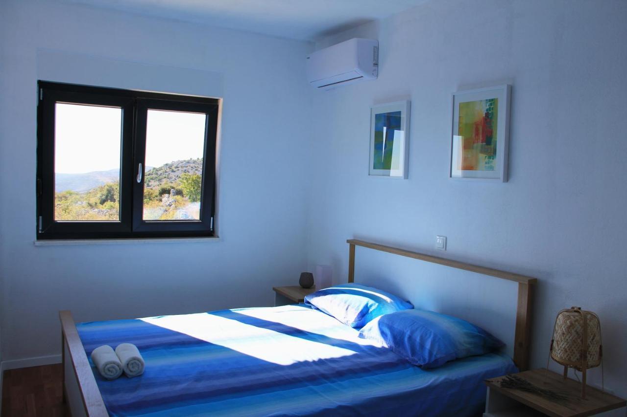 Villa Zlatno Sunce In The Hills Near Trogir Vrsine Buitenkant foto